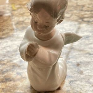 Vintage Lladro Kneeling Angel Porcelain Figurine # 4538. Daisa Made in Spain